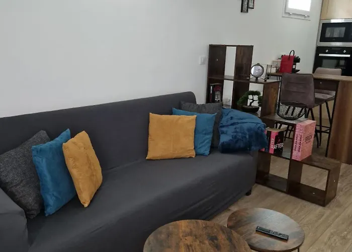 Charming Apartment Near La Defense, Paris